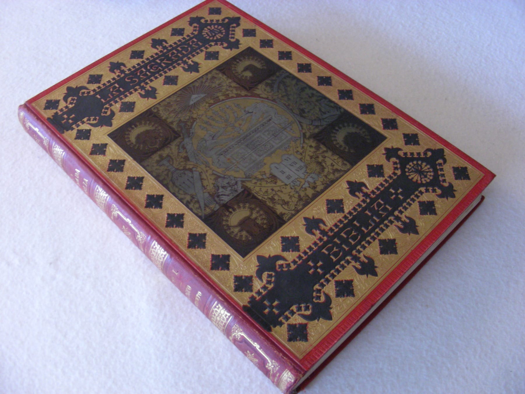 La Sagrada Biblia